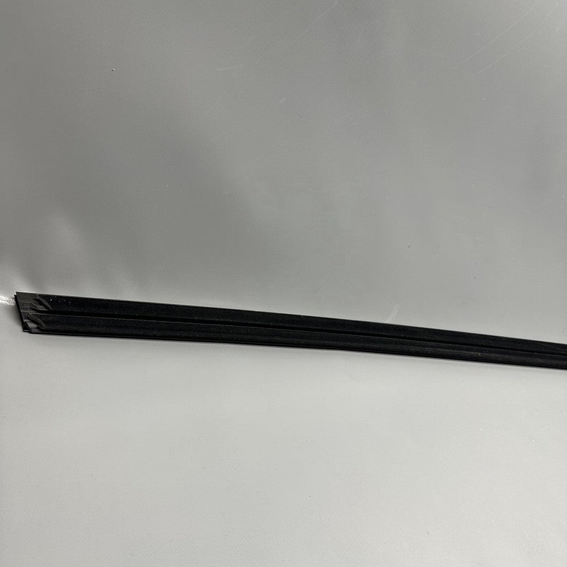 1495710-00-D TESLA MODEL Y DOOR WINDOW MOLDING LEFT FRONT 2020 2021 22 2023 OEM 1495710-00-D