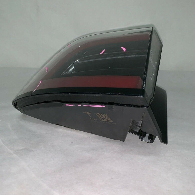 1077397-90-E TESLA MODEL 3 TAIL LIGHT LEFT DRIVER 1077397-90-E 2017 2018 2019 OEM