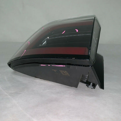 1077397-90-E TESLA MODEL 3 TAIL LIGHT LEFT DRIVER 1077397-90-E 2017 2018 2019 OEM