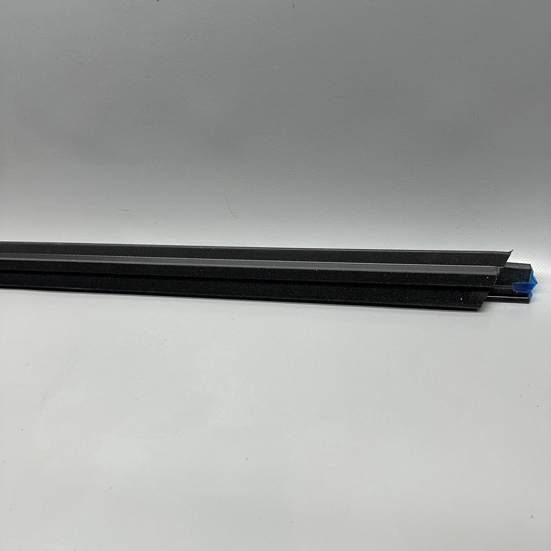 670211123 MASERATI MC20 DOOR MOLDING RIGHT FRONT 2020 2021 2022 2023 OEM 670211123