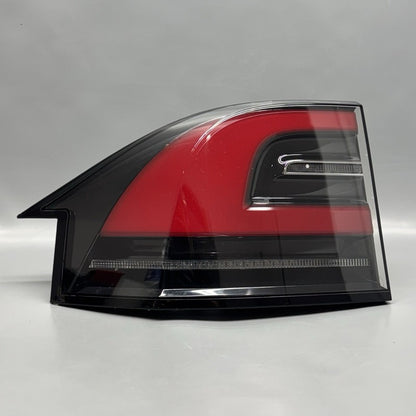 1034332-00-A TESLA MODEL X TAIL LIGHT LEFT DRIVER 2016 2017 2018 2019 2020 OEM 1034332-00-A