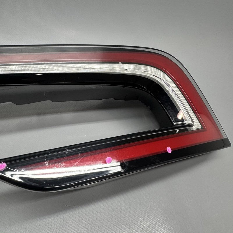 1691500-00-F TESLA MODEL 3 TAIL LIGHT RIGHT PASSENGER 2024 2025 2026 OEM 1691500-00-F