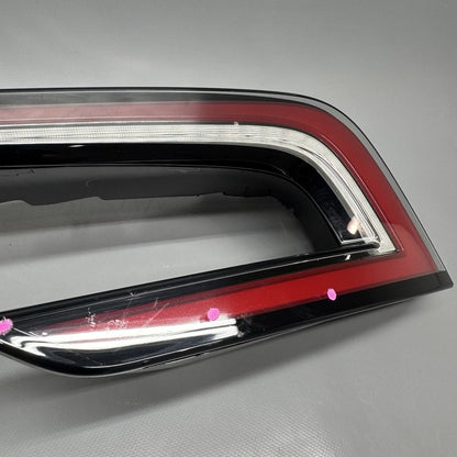 1691500-00-F TESLA MODEL 3 TAIL LIGHT RIGHT PASSENGER 2024 2025 2026 OEM 1691500-00-F