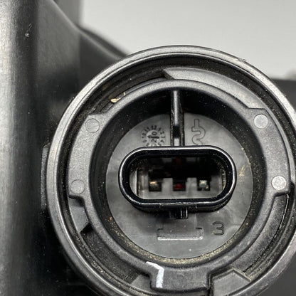 1077390-00-F TESLA MODEL 3 FOG LIGHT RIGHT PASSENGER 2017 18 19 20 21 2022 2 PIN 1077390-00-F