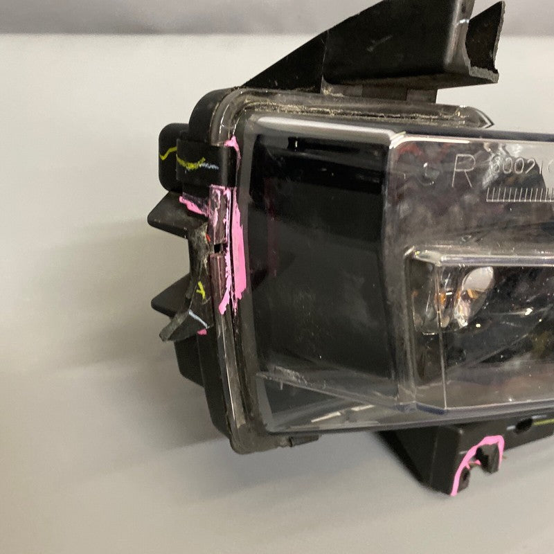 1077392-00-C TESLA MODEL 3 FOG LIGHT RIGHT PASSENGER SIDE 2017 2018 2019 LED OEM