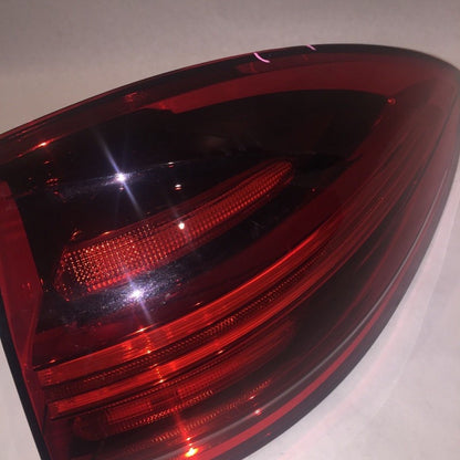 7P5945208R PORSCHE CAYENNE TAIL LIGHT RIGHT PASSENGER 7P5945208R 2015 2016 2017 LED OEM