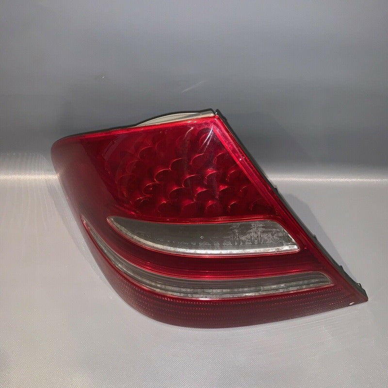 A2118200564 MERCEDES BENZ E320 E350 TAIL LIGHT LEFT DRIVER 2003 04 05 2006 LED OEM 