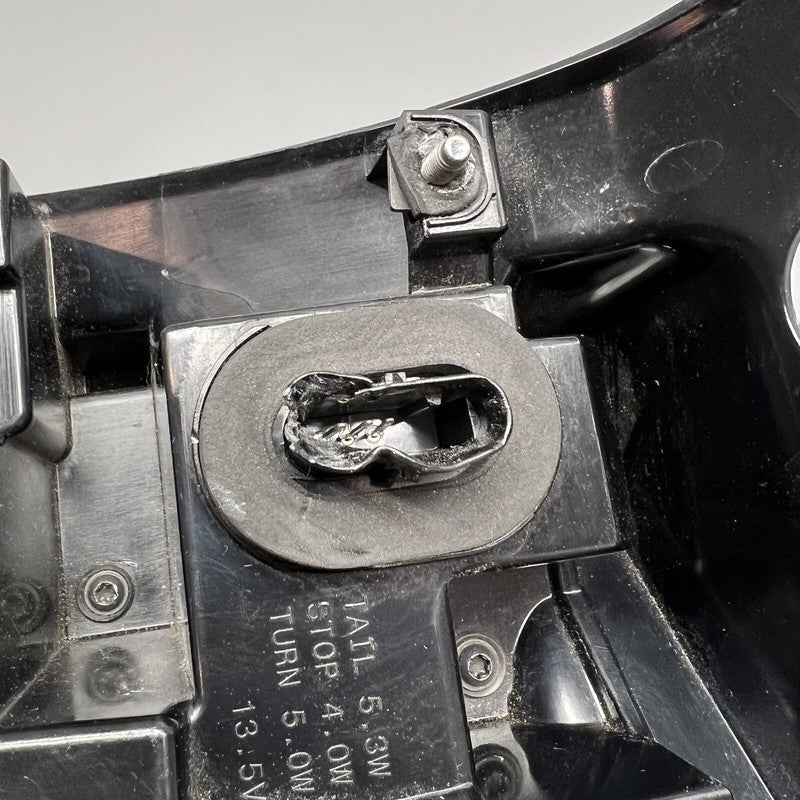 1077397-90 TESLA MODEL 3 TAIL LIGHT LEFT DRIVER 2017 18 19 20 21 22 2023 OEM 1077397-90-