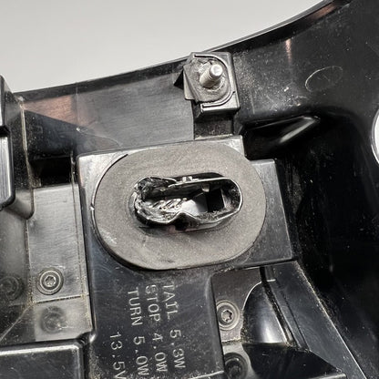 1077397-90 TESLA MODEL 3 TAIL LIGHT LEFT DRIVER 2017 18 19 20 21 22 2023 OEM 1077397-90-