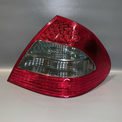 A2118202664 MERCEDES BENZ E350 E550 TAIL LIGHT RIGHT PASSENGER SIDE 2007 2008 2009 LED OEM
