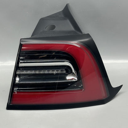 1077398-00-H TESLA MODEL 3 TAIL LIGHT RIGHT PASSENGER 2017 18 19 20 2021 LED OEM 1077398-00-H