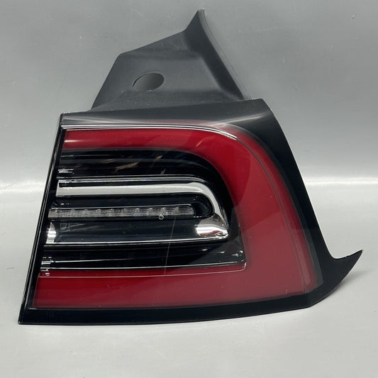 1077398-00-H TESLA MODEL 3 TAIL LIGHT RIGHT PASSENGER 2017 18 19 20 2021 LED OEM 1077398-00-H