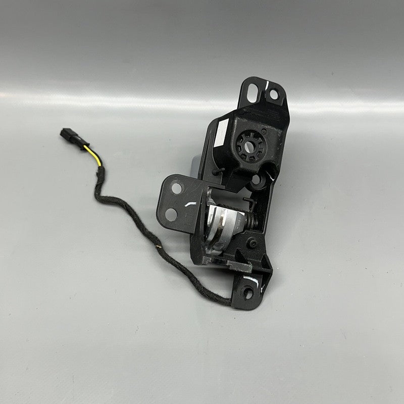 1047629-00-A TESLA MODEL X DOOR OPENER INTERIOR RELEASE LEFT FRONT 2015 2016 2017 2018 OEM
