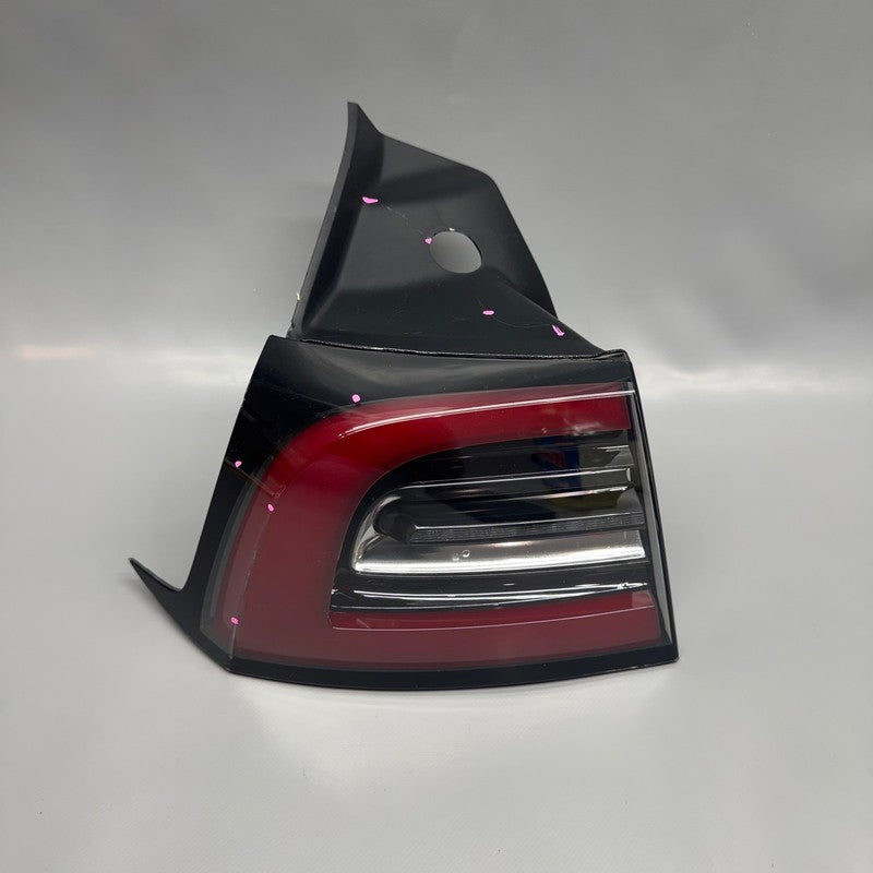 TESLA MODEL 3 TAIL LIGHT LEFT DRIVER 2017 2018 2019 2020 2021 2022 202
