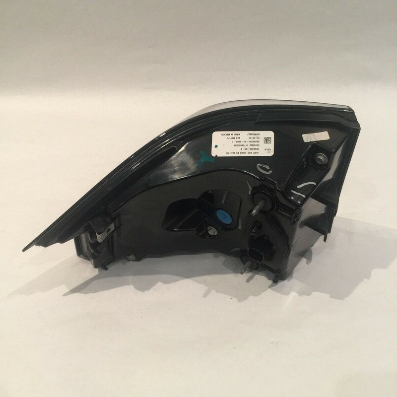 TESLA MODEL X TAIL LIGHT RIGHT PASSENGER 1034333-00-A 2015 2016 2017 2018 LED