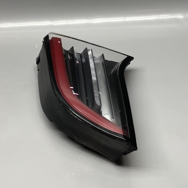 TESLA MODEL 3 TAIL LIGHT TRUNK RIGHT PASSENGER 1077402-00-E 2017 18 19