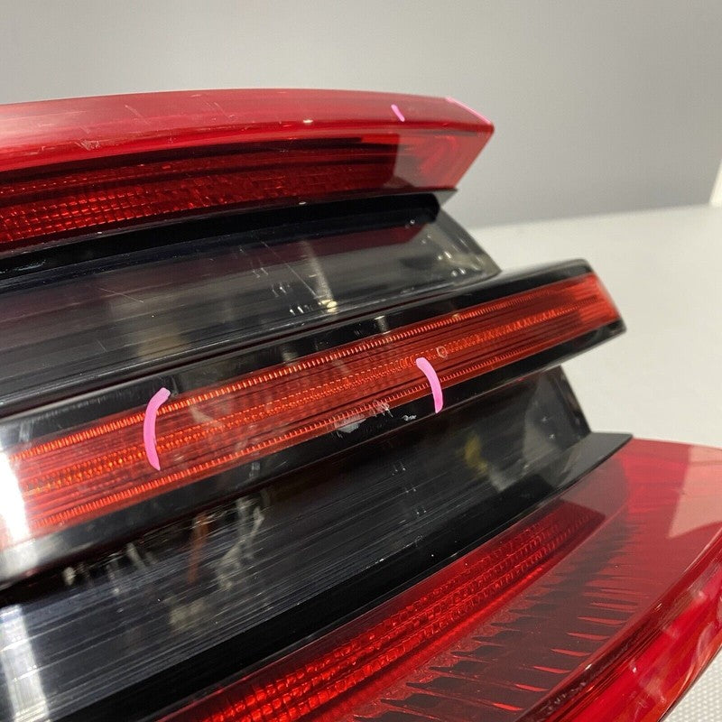 95B945095E PORSCHE MACAN TAIL LIGHT LEFT DRIVER 95B945095E 2015 2016 2017 LED OEM