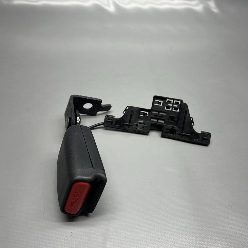 1085939-01-E TESLA MODEL 3 2ND ROW SEAT BELT BUCKLE LEFT 2017 2018 2019 2020 2021 OEM