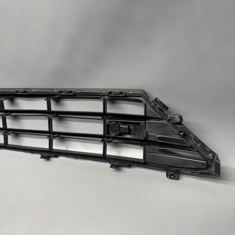 VOLVO XC60 FRONT BUMPER LOWER GRILLE 2018 2019 2020 2021 OEM 32296070