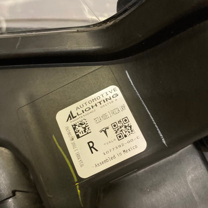 1077392-00-C TESLA MODEL 3 FOG LIGHT RIGHT PASSENGER SIDE 2017 2018 2019 LED OEM