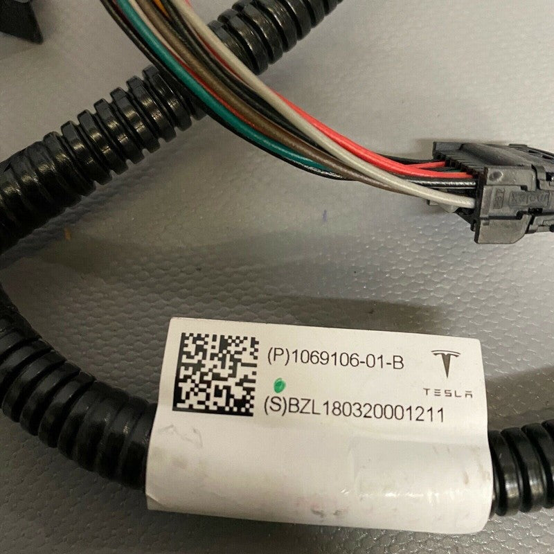 1069106-01-B TESLA MODEL S WIRING HARNESS FRONT DOOR JUMPER 2012 13 14 2015 16 17 18 2019 OEM
