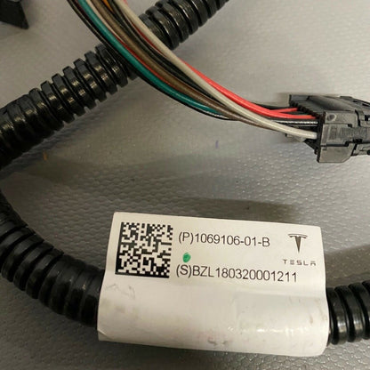 1069106-01-B TESLA MODEL S WIRING HARNESS FRONT DOOR JUMPER 2012 13 14 2015 16 17 18 2019 OEM
