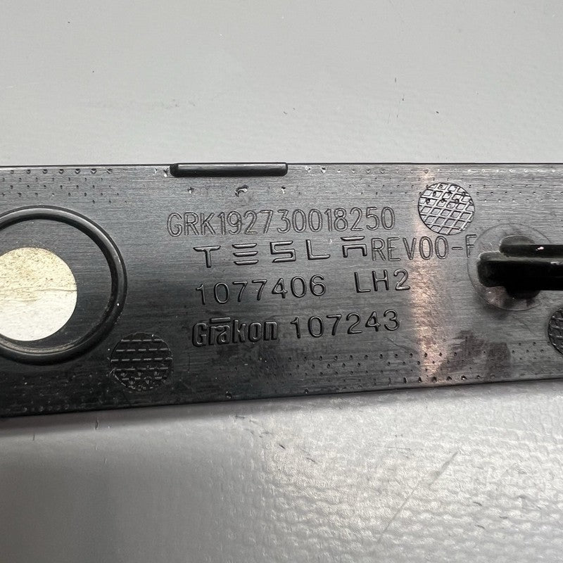 1077406 TESLA MODEL 3 REAR BUMPER REFLECTOR LEFT DRIVER 2016 2017 2018 2019 2020 OEM