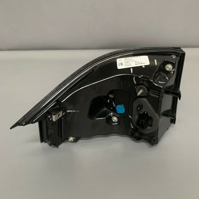 TESLA MODEL X TAIL LIGHT RIGHT PASSENGER SIDE 2016 2017 2018 2019 OEM