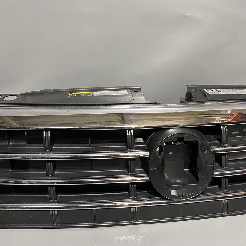 17A853653E VOLKSWAGEN JETTA GRILLE UPPER 17A853653E 2019 2020 OEM