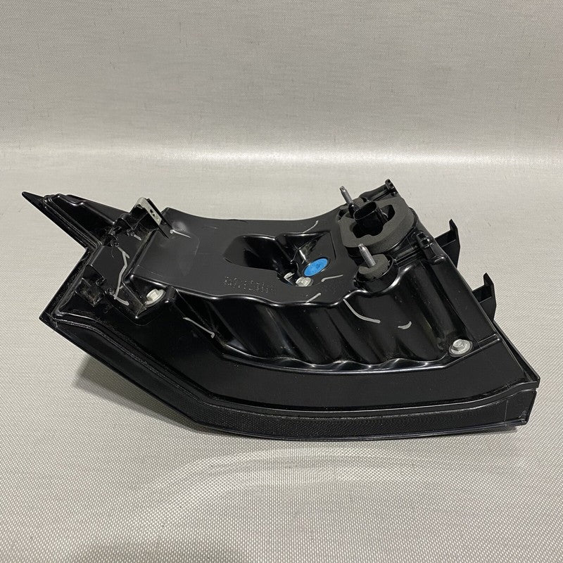 1034333-00-B TESLA MODEL X TAIL LIGHT RIGHT PASSENGER 1034333-00-B 2016 1017 2018 2019 2020