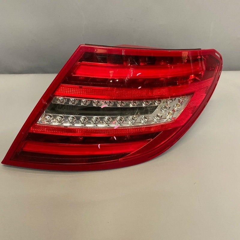 2049060703 MERCEDES BENZ C250 TAIL LIGHT RIGHT PASSENGER SIDE 2012 2013 2014 W204 LED OEM