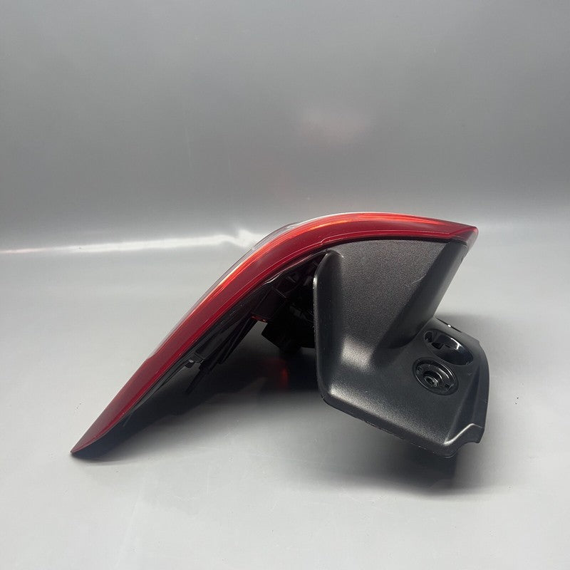 84769836 CHEVY EQUINOX TAIL LIGHT RIGHT PASSENGER 2018 2019 2020 2021 OEM