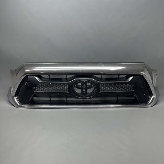 53100-04470 TOYOTA TACOMA GRILLE 2012 2013 2014 2015 OEM 53100-04470 DAMAGED