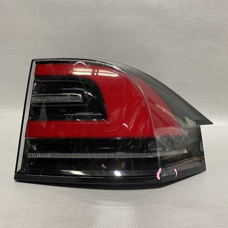 1034333-00-B TESLA MODEL X TAIL LIGHT RIGHT PASSENGER 1034333-00-B 2016 1017 2018 2019 2020