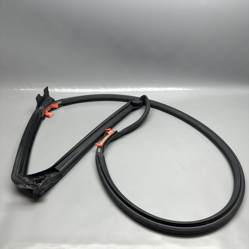 670172827 MASERATI DOOR OPENING FRONT GASKET OEM 670172827