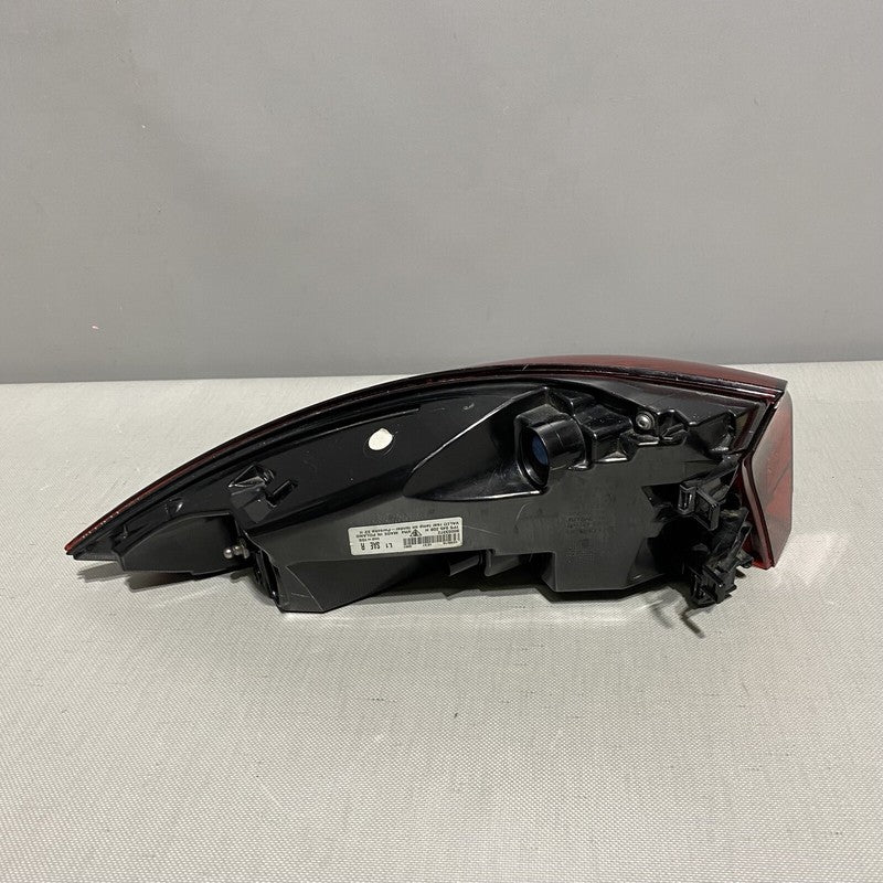 7P545208H PORSCHE CAYENNE TAIL LIGHT RIGHT PASSENGER LED 7P545208H OEM 2015 2016 2017