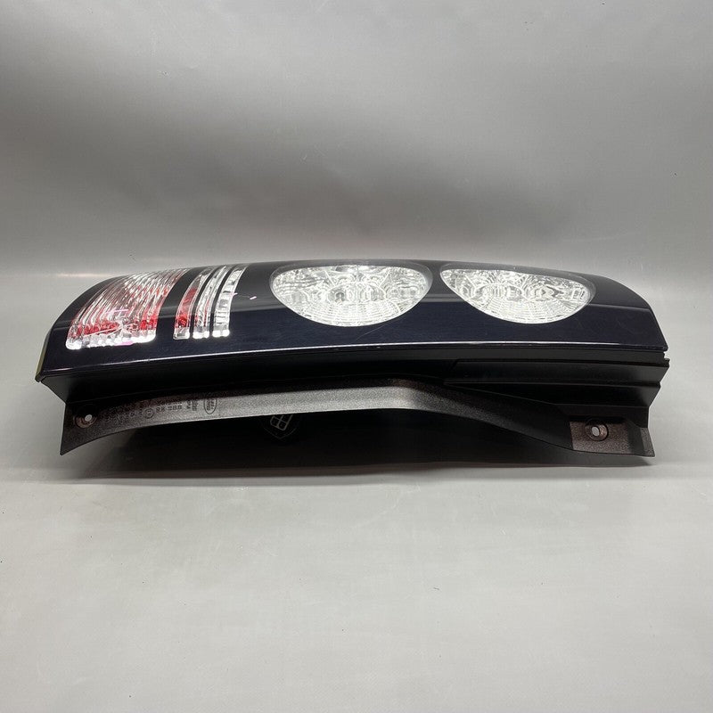 EH22-13405-AA LAND ROVER DISCOVERY 4 TAIL LIGHT LEFT DRIVER EH22-13405-AA 2014 15 2016 DAMAGED